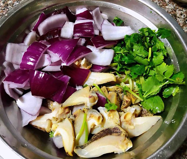 圓蔥拌假鮑魚(yú)的做法-酸辣味拌菜譜-易網(wǎng)健康養(yǎng)生網(wǎng) 圓蔥拌假鮑魚(yú)的做法-酸辣味拌菜譜