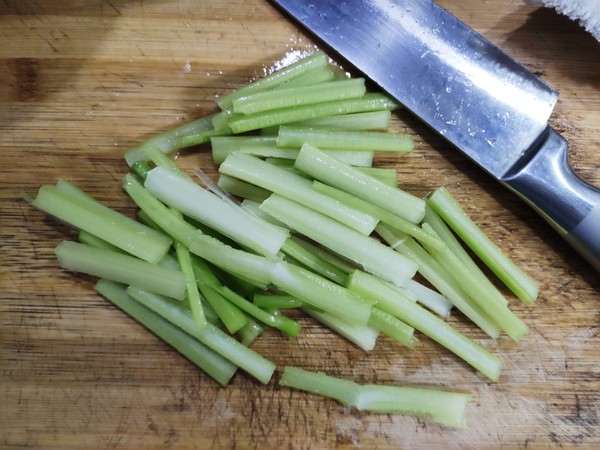 西芹涼拌牛百葉的做法-家常味拌菜譜-易網健康養生網 西芹涼拌牛百葉的做法-家常味拌菜譜
