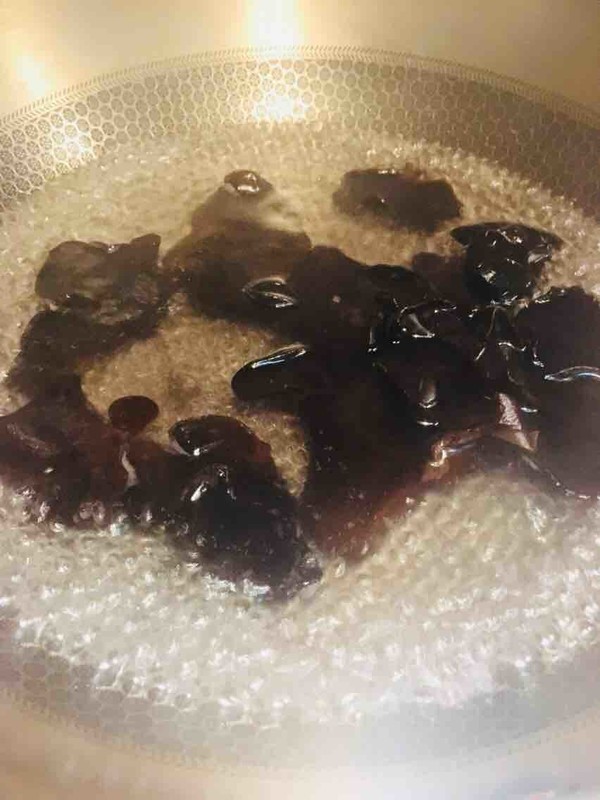 木耳拌紫甘藍(lán)的做法-酸甜味拌菜譜-易網(wǎng)健康養(yǎng)生網(wǎng) 木耳拌紫甘藍(lán)的做法-酸甜味拌菜譜