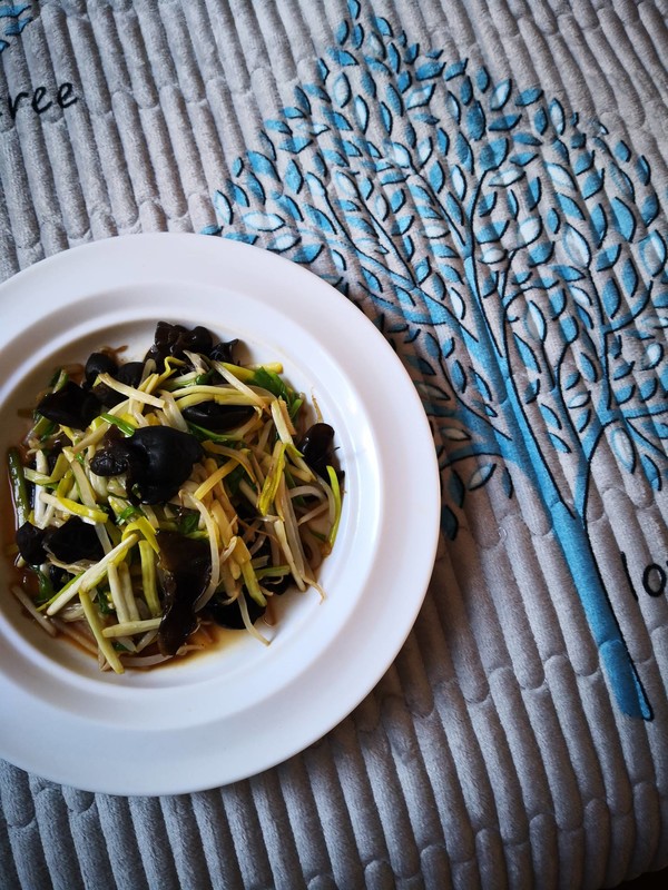 綠豆芽炒蒜苗的做法-家常味炒菜譜-易網(wǎng)健康養(yǎng)生網(wǎng) 綠豆芽炒蒜苗的做法-家常味炒菜譜
