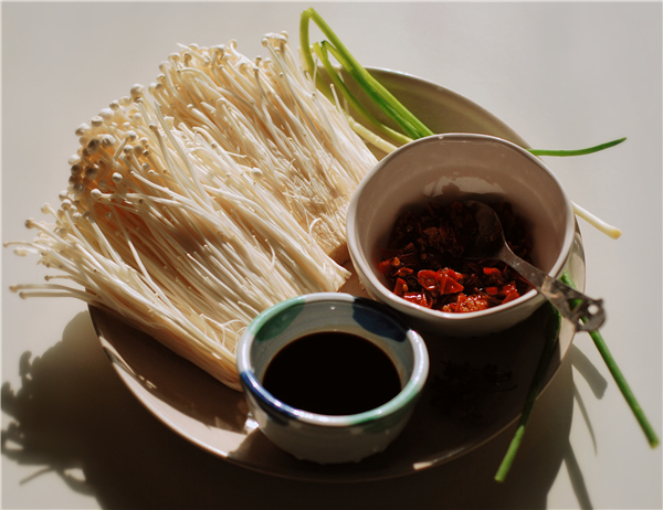 剁椒蒸金針菇的做法-香辣味蒸菜譜-易網<a href=http://www.jjkd2019.cn/ target=_blank class=infotextkey>健康養生</a>網 剁椒蒸金針菇的做法-香辣味蒸菜譜