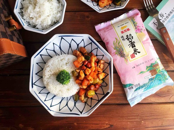秒殺飯店的宮保雞丁蓋澆飯的做法-咸鮮味炒菜譜-易網(wǎng)健康養(yǎng)生網(wǎng) 秒殺飯店的宮保雞丁蓋澆飯的做法-咸鮮味炒菜譜