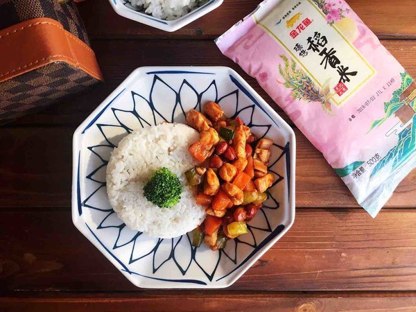 秒殺飯店的宮保雞丁蓋澆飯的做法-咸鮮味炒菜譜-易網(wǎng)健康養(yǎng)生網(wǎng) 秒殺飯店的宮保雞丁蓋澆飯的做法-咸鮮味炒菜譜