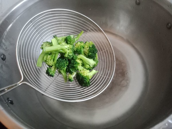 香菇炒豆腐泡的做法-咸鮮味炒菜譜