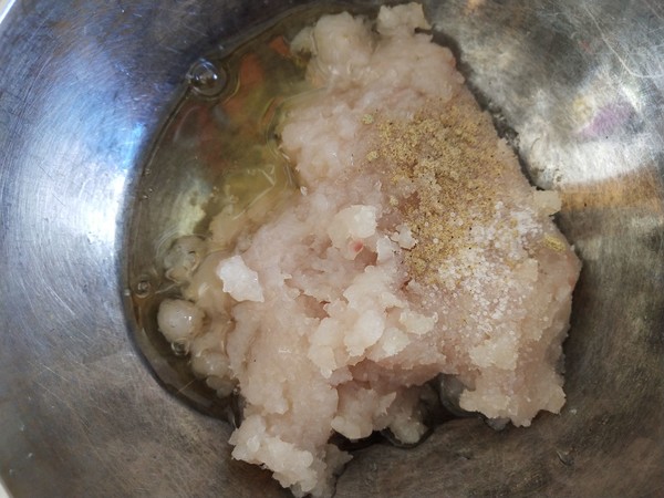 手打魚丸的做法-咸鮮味汆菜譜-易網(wǎng)健康養(yǎng)生網(wǎng) 手打魚丸的做法-咸鮮味汆菜譜