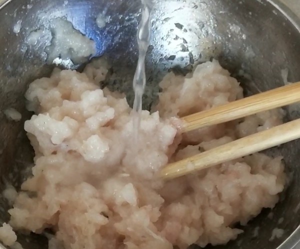 手打魚丸的做法-咸鮮味汆菜譜-易網(wǎng)健康養(yǎng)生網(wǎng) 手打魚丸的做法-咸鮮味汆菜譜