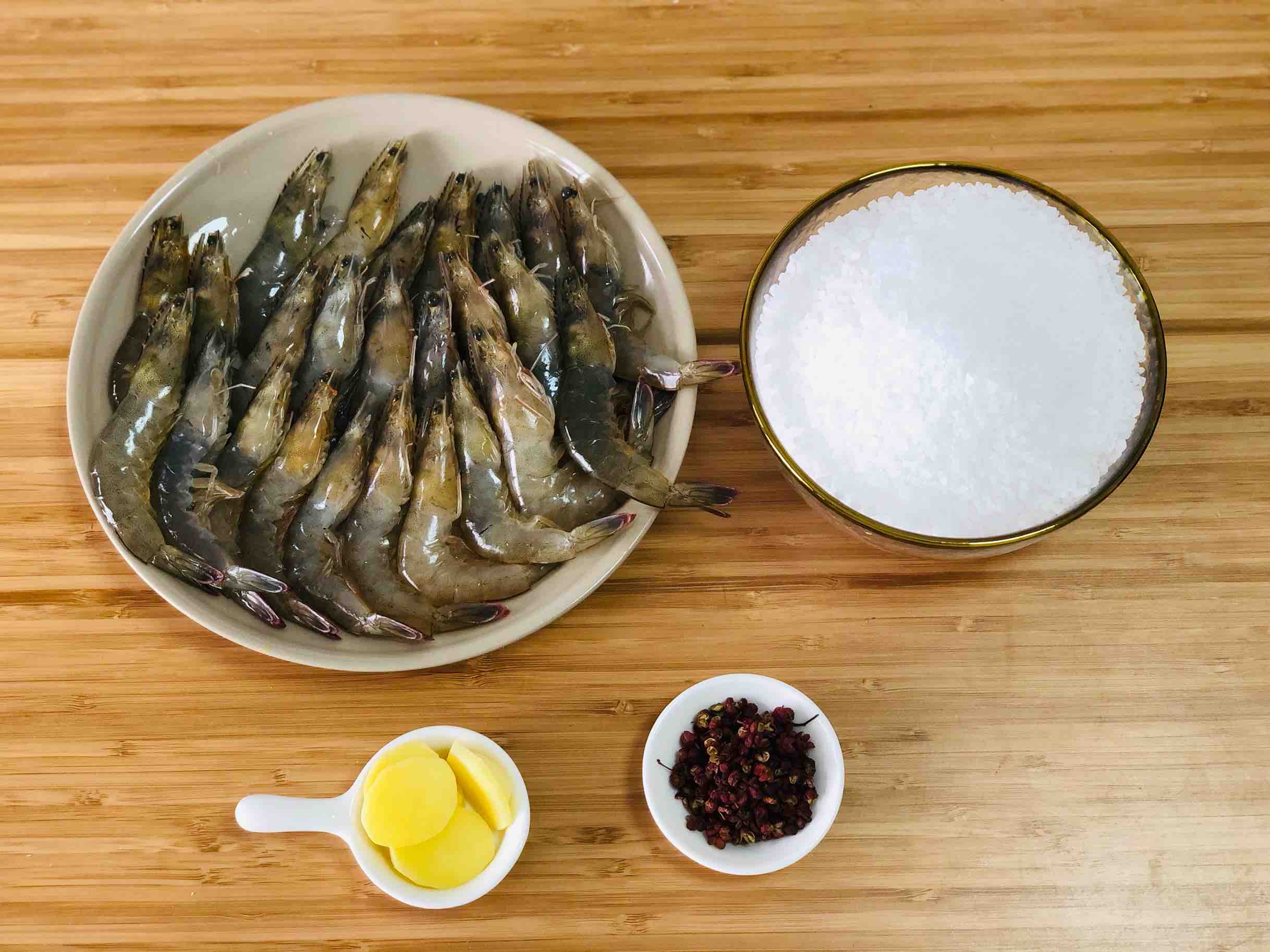 鹽焗大蝦的做法-咸鮮味焗菜譜-易網(wǎng)<a href=http://www.jjkd2019.cn/ target=_blank class=infotextkey>健康養(yǎng)生</a>網(wǎng) 鹽焗大蝦的做法-咸鮮味焗菜譜
