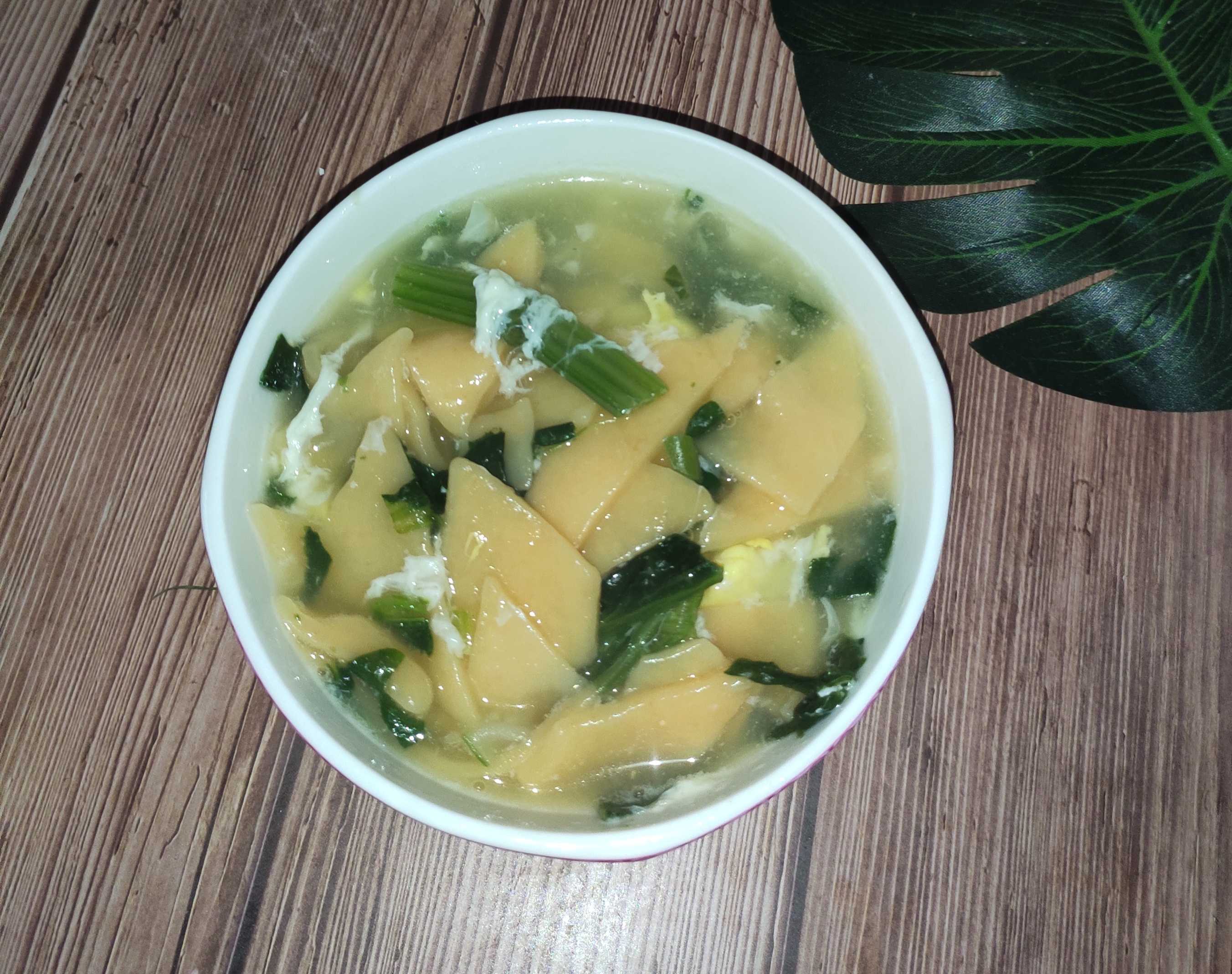 蔬菜面片湯的做法-咸鮮味煮菜譜-易網(wǎng)健康養(yǎng)生網(wǎng) 蔬菜面片湯的做法-咸鮮味煮菜譜