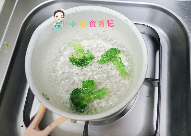 12個(gè)月以上三文魚炒飯的做法-家常味炒菜譜-易網(wǎng)健康養(yǎng)生網(wǎng) 12個(gè)月以上三文魚炒飯的做法-家常味炒菜譜