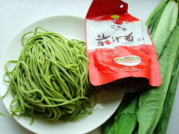砂鍋面的做法-麻辣味煮菜譜-易網<a href=http://www.jjkd2019.cn/ target=_blank class=infotextkey>健康養生</a>網 砂鍋面的做法-麻辣味煮菜譜