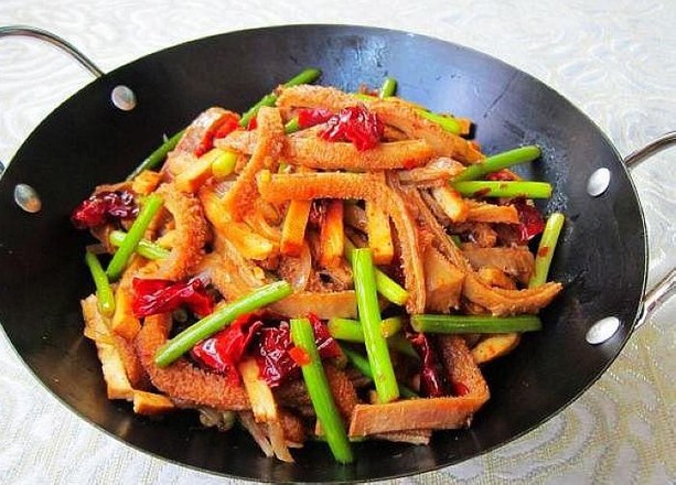 干鍋牛肚的做法-香辣味炒菜譜-易網(wǎng)健康養(yǎng)生網(wǎng) 干鍋牛肚的做法-香辣味炒菜譜