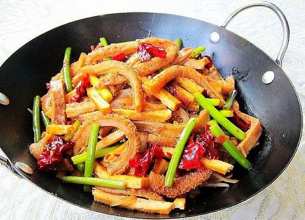 干鍋牛肚的做法-香辣味炒菜譜-易網(wǎng)健康養(yǎng)生網(wǎng) 干鍋牛肚的做法-香辣味炒菜譜