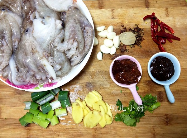 爆頭八爪魚的做法-家常味燉菜譜-易網<a href=http://www.jjkd2019.cn/ target=_blank class=infotextkey>健康養生</a>網 爆頭八爪魚的做法-家常味燉菜譜