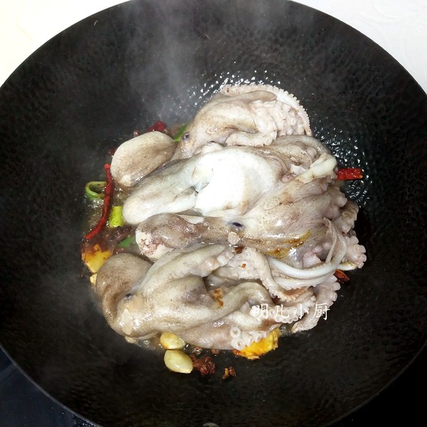 爆頭八爪魚的做法-家常味燉菜譜-易網健康養生網 爆頭八爪魚的做法-家常味燉菜譜