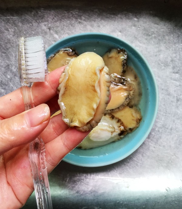 金銀蒜蒸鮑魚的做法-蒜香味蒸菜譜-易網(wǎng)健康養(yǎng)生網(wǎng) 金銀蒜蒸鮑魚的做法-蒜香味蒸菜譜