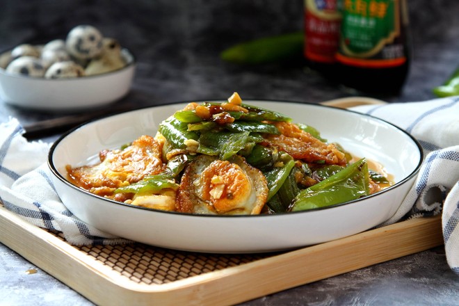 虎皮尖椒鵪鶉蛋的做法-咸鮮味煮菜譜-易網健康養生網 虎皮尖椒鵪鶉蛋的做法-咸鮮味煮菜譜