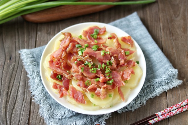 臘雞腿蒸土豆的做法-咸鮮味蒸菜譜-易網(wǎng)健康養(yǎng)生網(wǎng) 臘雞腿蒸土豆的做法-咸鮮味蒸菜譜