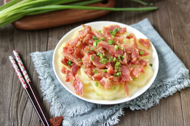臘雞腿蒸土豆的做法-咸鮮味蒸菜譜-易網(wǎng)健康養(yǎng)生網(wǎng) 臘雞腿蒸土豆的做法-咸鮮味蒸菜譜