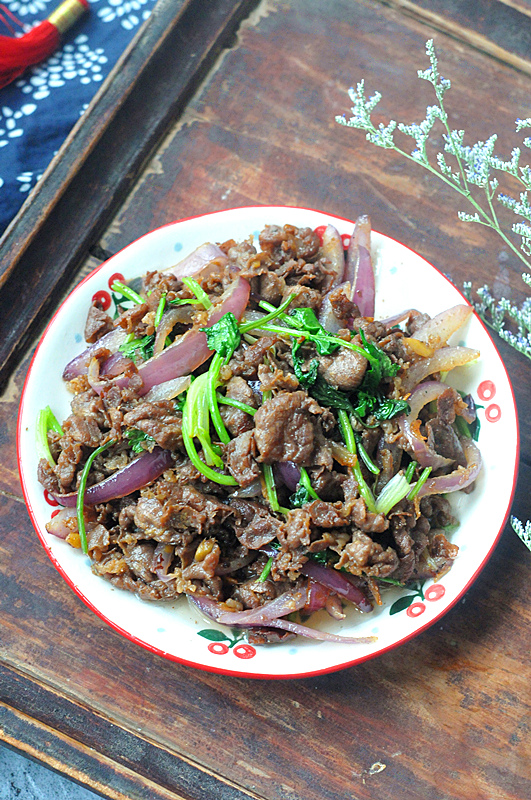 炙烤牛肉的做法-家常味炒菜譜-易網(wǎng)健康養(yǎng)生網(wǎng) 炙烤牛肉的做法-家常味炒菜譜