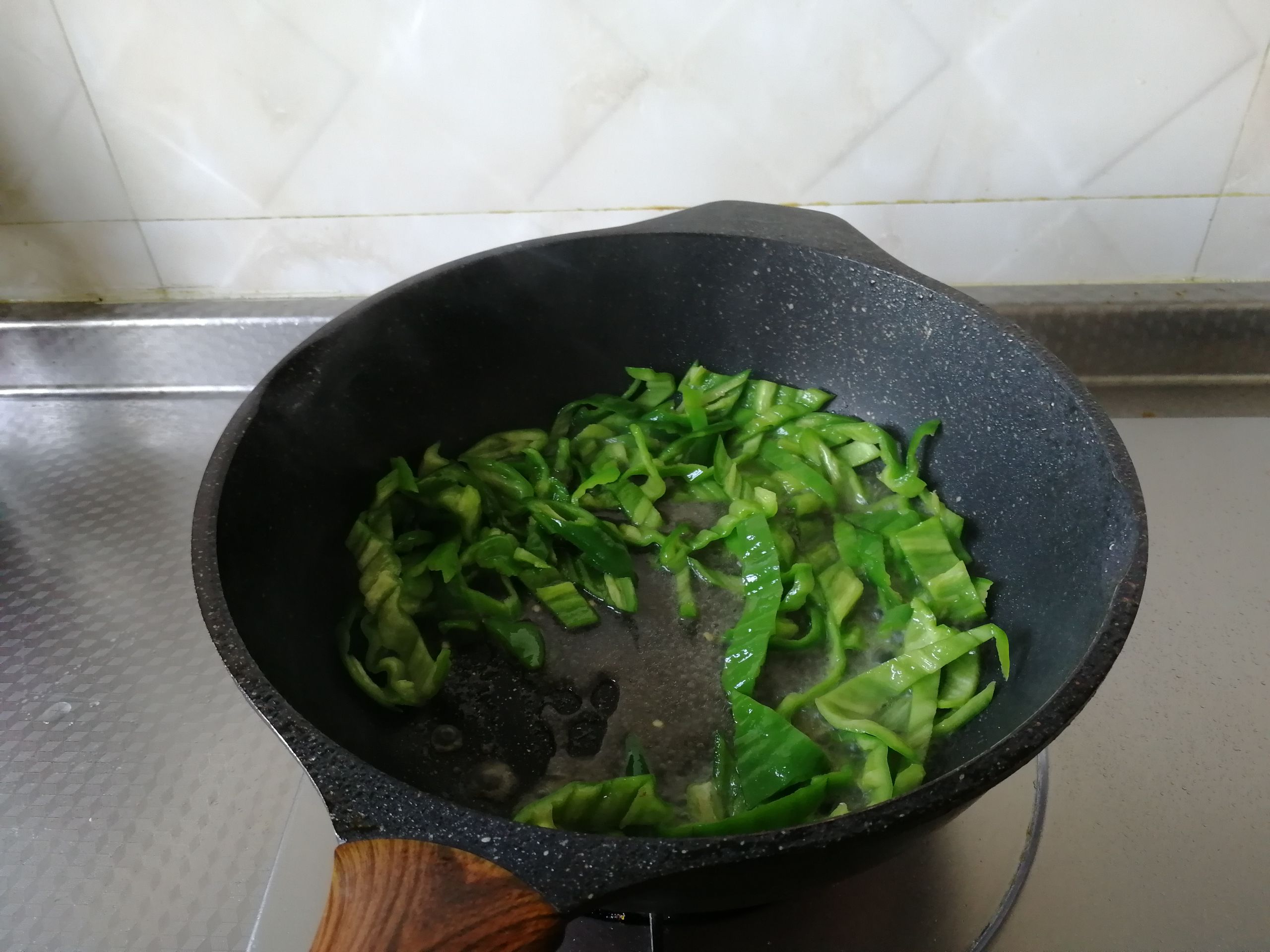 青椒炒肉絲的做法-咸鮮味炒菜譜-易網(wǎng)健康養(yǎng)生網(wǎng) 青椒炒肉絲的做法-咸鮮味炒菜譜