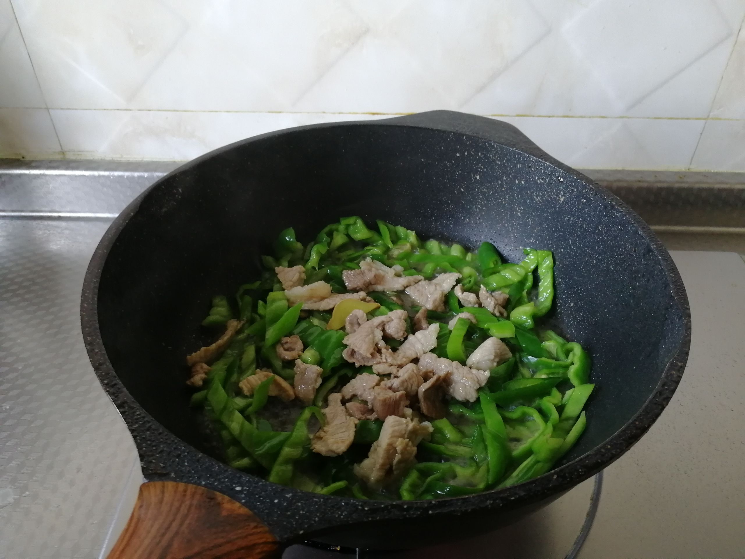 青椒炒肉絲的做法-咸鮮味炒菜譜-易網(wǎng)健康養(yǎng)生網(wǎng) 青椒炒肉絲的做法-咸鮮味炒菜譜