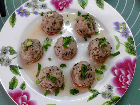 清蒸松露肉丸的做法-咸鮮味蒸菜譜-易網健康養生網 清蒸松露肉丸的做法-咸鮮味蒸菜譜