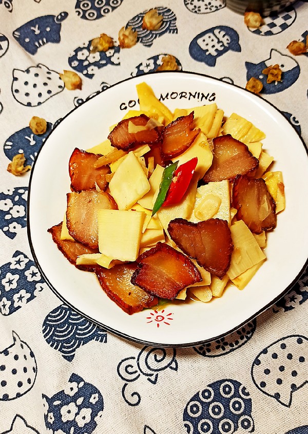 臘肉燜冬筍的做法-家常味燜菜譜-易網(wǎng)健康養(yǎng)生網(wǎng) 臘肉燜冬筍的做法-家常味燜菜譜