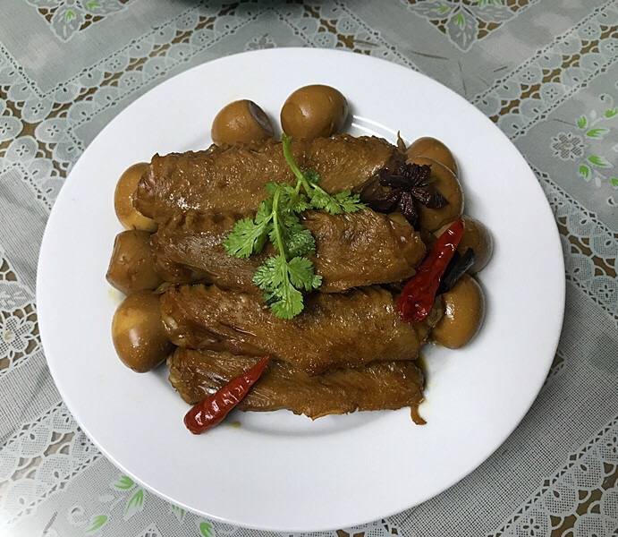 鵪鶉蛋鹵鴨四件的做法-咸鮮味鹵菜譜-易網(wǎng)健康養(yǎng)生網(wǎng) 鵪鶉蛋鹵鴨四件的做法-咸鮮味鹵菜譜