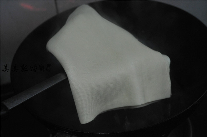 開花豆皮的做法-家常味蒸菜譜-易網(wǎng)<a href=http://www.jjkd2019.cn/ target=_blank class=infotextkey>健康養(yǎng)生</a>網(wǎng) 開花豆皮的做法-家常味蒸菜譜