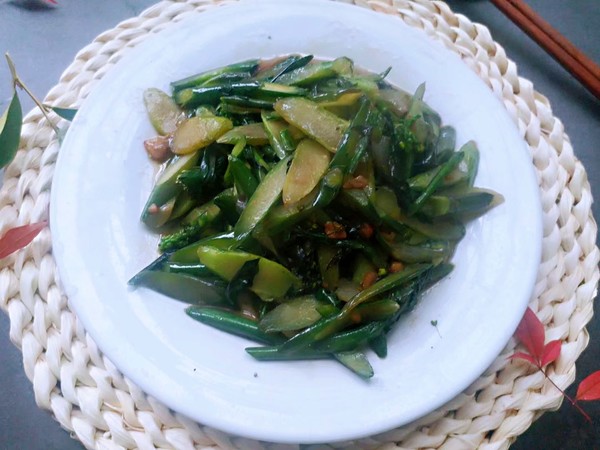 爆炒紅菜苔的做法-咸鮮味炒菜譜-易網健康養生網 爆炒紅菜苔的做法-咸鮮味炒菜譜