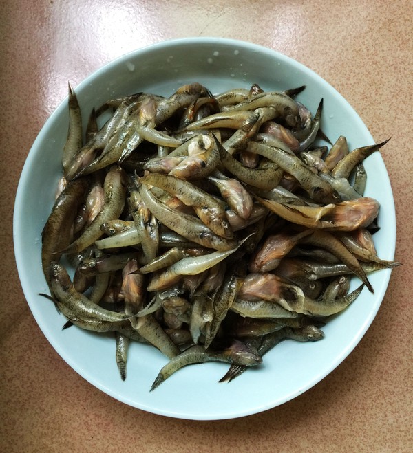 香辣小魚仔的做法-咸鮮味燒菜譜-易網<a href=http://www.jjkd2019.cn/ target=_blank class=infotextkey>健康養生</a>網 香辣小魚仔的做法-咸鮮味燒菜譜