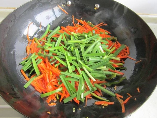 韭菜胡蘿卜炒雞蛋的做法-家常味炒菜譜-易網(wǎng)健康養(yǎng)生網(wǎng) 韭菜胡蘿卜炒雞蛋的做法-家常味炒菜譜