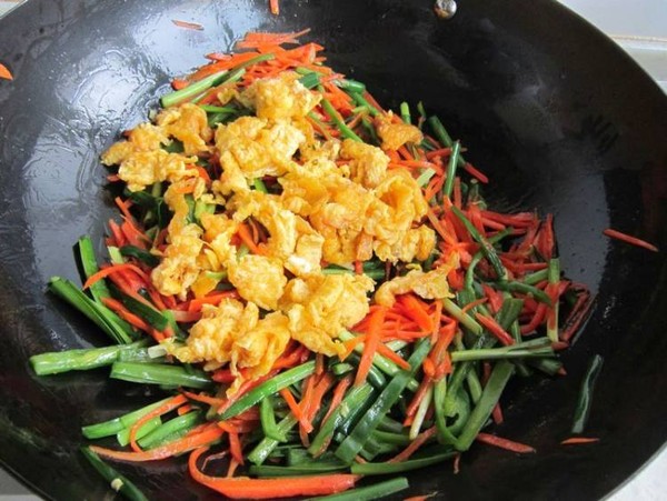 韭菜胡蘿卜炒雞蛋的做法-家常味炒菜譜-易網(wǎng)健康養(yǎng)生網(wǎng) 韭菜胡蘿卜炒雞蛋的做法-家常味炒菜譜