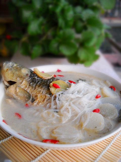 山藥鯽魚粉絲的做法-咸鮮味燉菜譜-易網(wǎng)健康養(yǎng)生網(wǎng) 山藥鯽魚粉絲的做法-咸鮮味燉菜譜