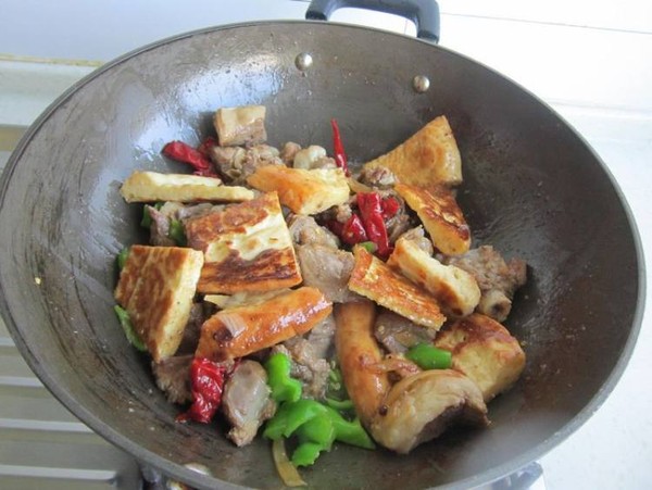 馕燜肉的做法-家常味燜菜譜-易網(wǎng)健康養(yǎng)生網(wǎng) 馕燜肉的做法-家常味燜菜譜