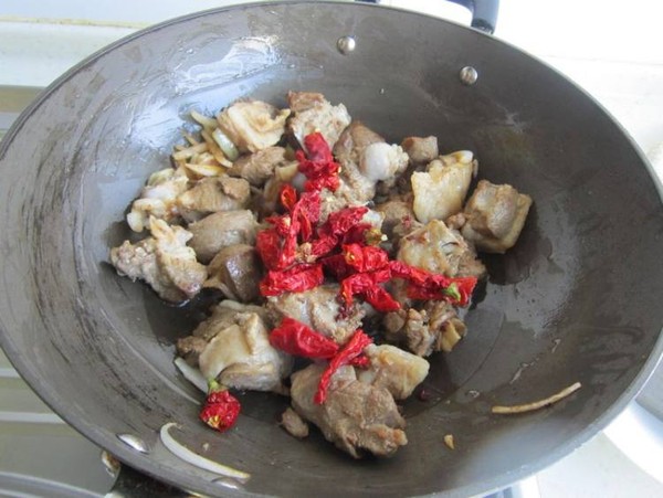 馕燜肉的做法-家常味燜菜譜-易網(wǎng)健康養(yǎng)生網(wǎng) 馕燜肉的做法-家常味燜菜譜