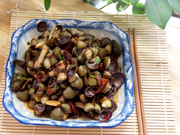 醬爆黃沙蜆的做法-家常味炒菜譜-易網(wǎng)健康養(yǎng)生網(wǎng) 醬爆黃沙蜆的做法-家常味炒菜譜