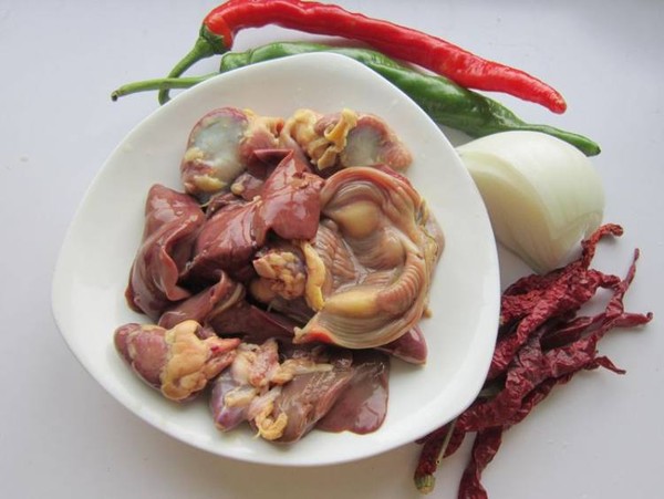 大盤雞雜的做法-香辣味炒菜譜-易網(wǎng)<a href=http://www.jjkd2019.cn/ target=_blank class=infotextkey>健康養(yǎng)生</a>網(wǎng) 大盤雞雜的做法-香辣味炒菜譜