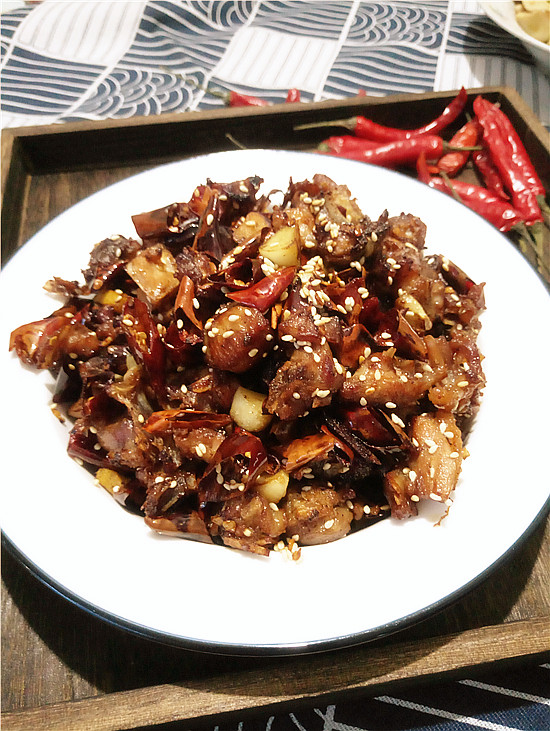 干煸辣子雞的做法-香辣味炒菜譜-易網(wǎng)健康養(yǎng)生網(wǎng) 干煸辣子雞的做法-香辣味炒菜譜