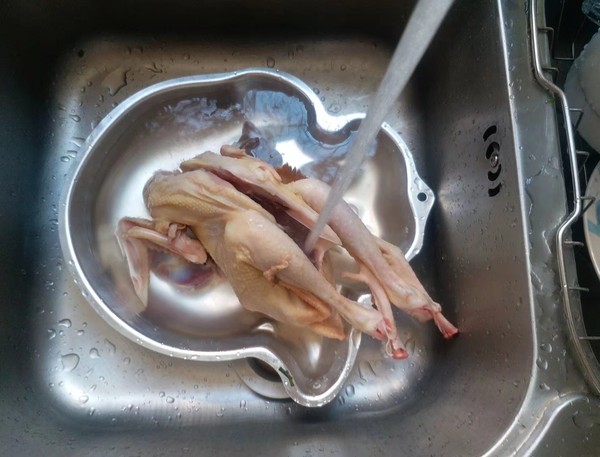 蒜香童子雞的做法-咸鮮味燒菜譜-易網<a href=http://www.jjkd2019.cn/ target=_blank class=infotextkey>健康養生</a>網 蒜香童子雞的做法-咸鮮味燒菜譜