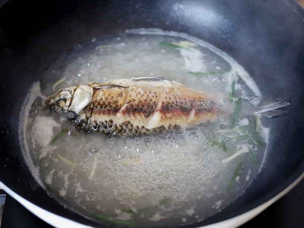冬瓜鯽魚(yú)湯的做法-家常味煮菜譜-易網(wǎng)健康養(yǎng)生網(wǎng) 冬瓜鯽魚(yú)湯的做法-家常味煮菜譜