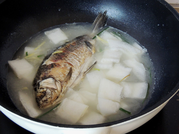 冬瓜鯽魚(yú)湯的做法-家常味煮菜譜-易網(wǎng)健康養(yǎng)生網(wǎng) 冬瓜鯽魚(yú)湯的做法-家常味煮菜譜