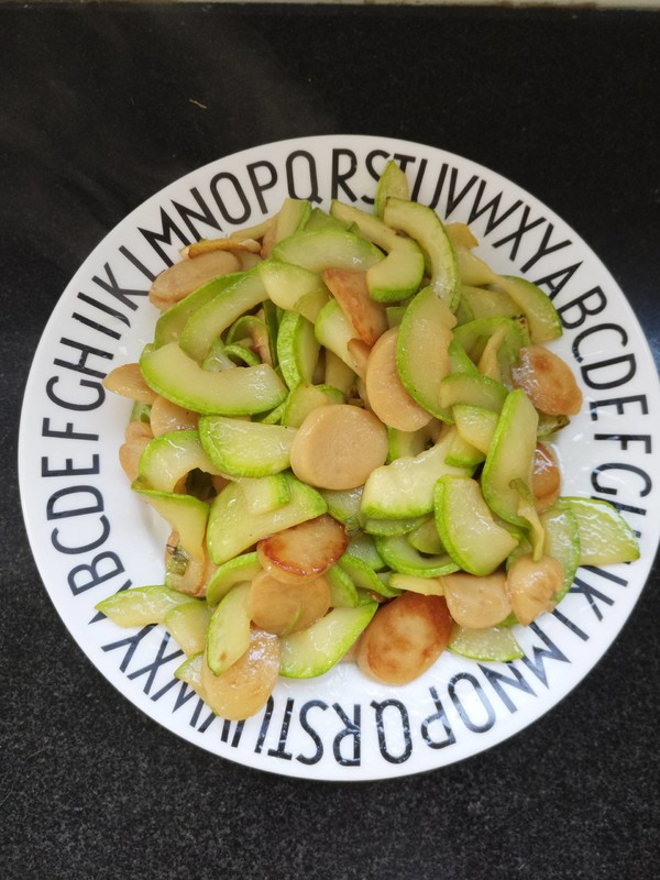 西葫蘆炒火腿腸的做法-家常味炒菜譜-易網健康養生網 西葫蘆炒火腿腸的做法-家常味炒菜譜