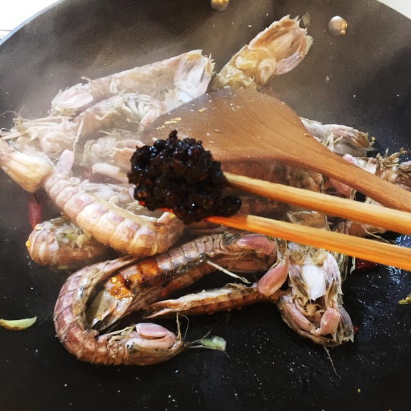 香辣豉香皮皮蝦的做法-香辣味炒菜譜-易網健康養生網 香辣豉香皮皮蝦的做法-香辣味炒菜譜