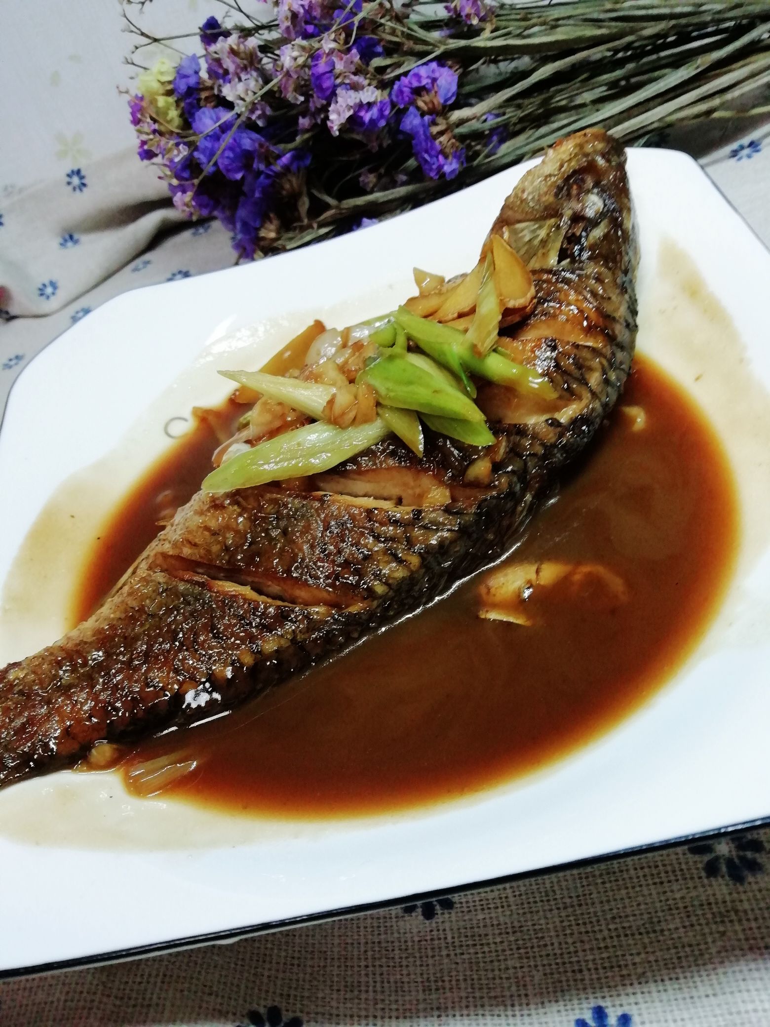 燜燒鯉魚(yú)的做法-咸鮮味燉菜譜-易網(wǎng)健康養(yǎng)生網(wǎng) 燜燒鯉魚(yú)的做法-咸鮮味燉菜譜