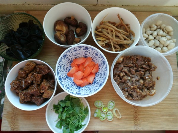 烤麩燴菜的做法-家常味燴菜譜-易網<a href=http://www.jjkd2019.cn/ target=_blank class=infotextkey>健康養生</a>網 烤麩燴菜的做法-家常味燴菜譜