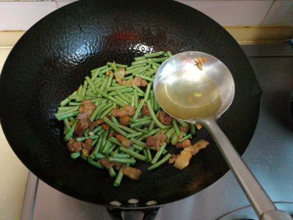 回鍋肉炒長(zhǎng)豆角的做法-家常味炒菜譜-易網(wǎng)健康養(yǎng)生網(wǎng) 回鍋肉炒長(zhǎng)豆角的做法-家常味炒菜譜