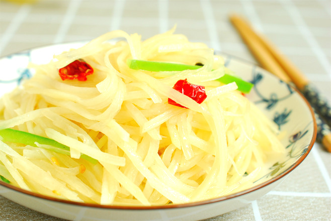 酸辣土豆絲的做法-家常味炒菜譜-易網(wǎng)健康養(yǎng)生網(wǎng) 酸辣土豆絲的做法-家常味炒菜譜