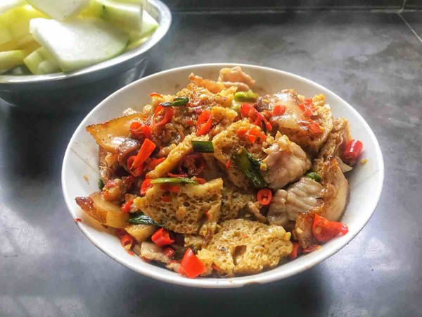 面筋炒肉的做法-香辣味炒菜譜-易網(wǎng)健康養(yǎng)生網(wǎng) 面筋炒肉的做法-香辣味炒菜譜