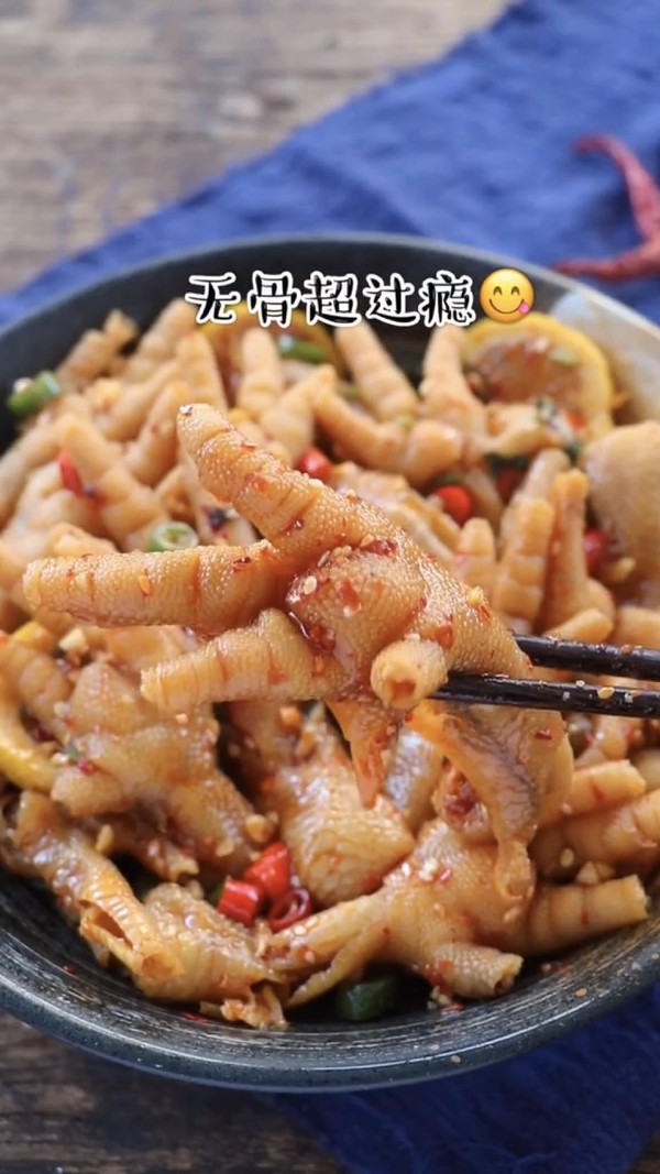自制酸辣無骨雞爪的做法-酸辣味拌菜譜-易網健康養生網 自制酸辣無骨雞爪的做法-酸辣味拌菜譜